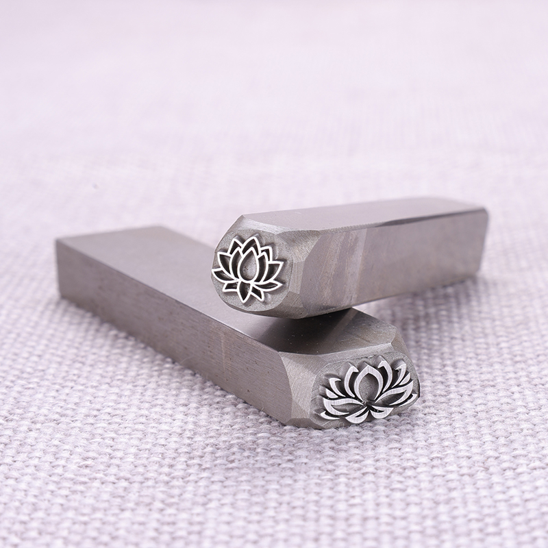 Sellos de Metal con diseño de  - Leatherwork Flowers reseña y precio